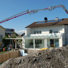 Betonpumpe M42 betoniert Pool